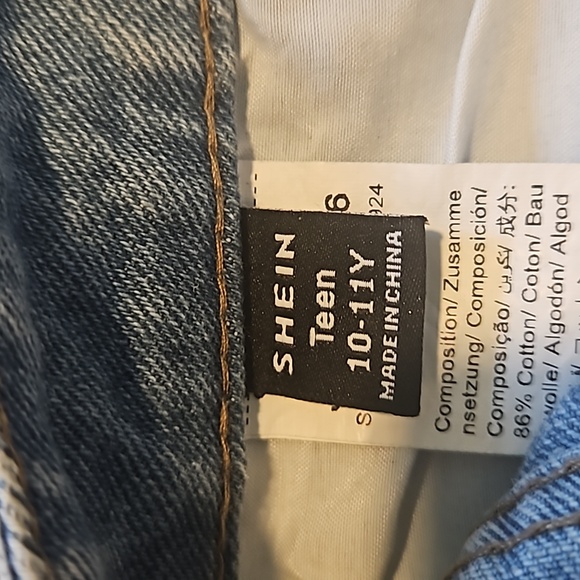 Shein jean shorts - Picture 3 of 4